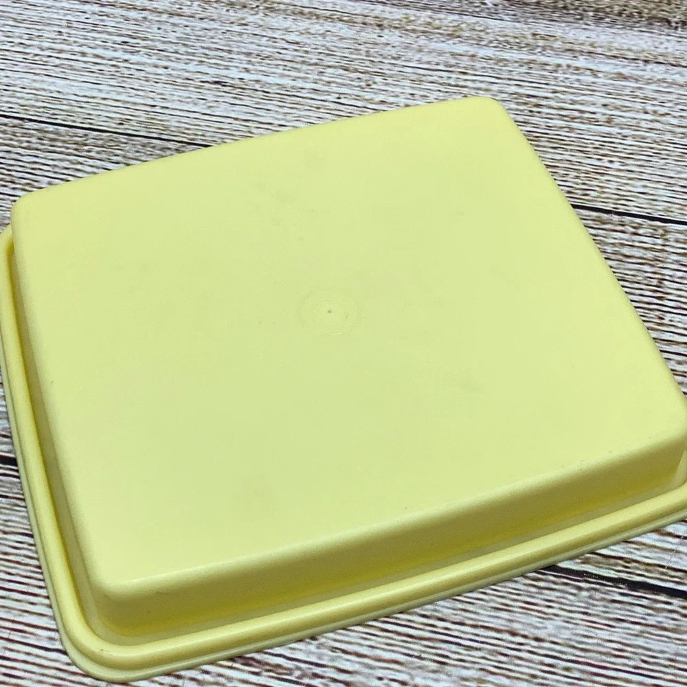 Tupperware Deviled Egg Carrier Tray Holder 12 Eggs‎ Yellow Lid